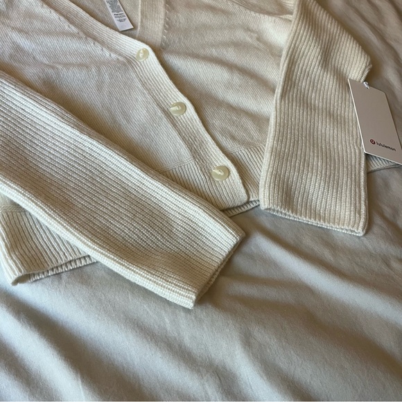 NWT Lululemon Cashmere Slim-Fit Cardigan in Light Ivory - Picture 8 of 9